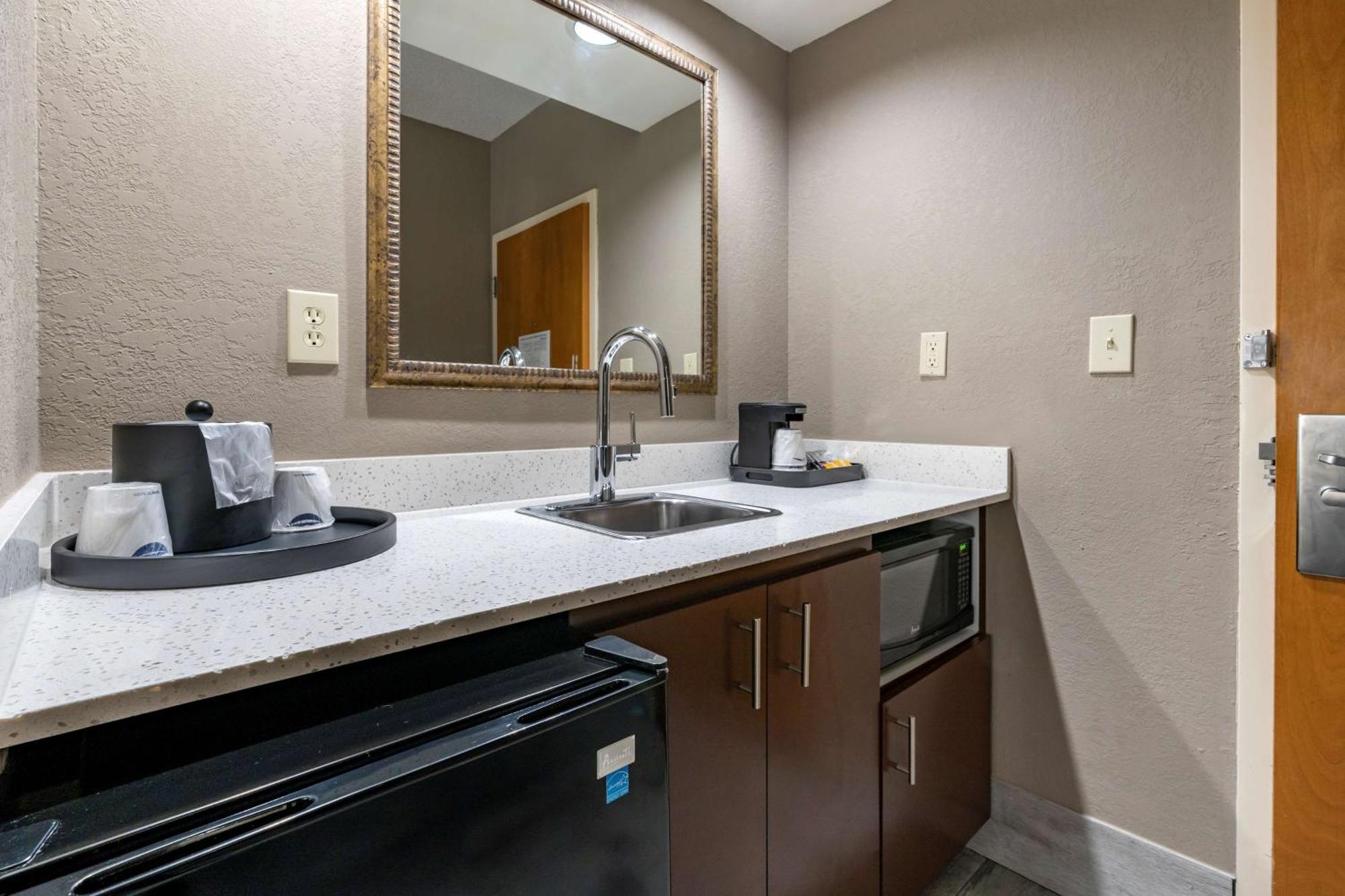 Hampton Inn & Suites Louisville East Exteriér fotografie