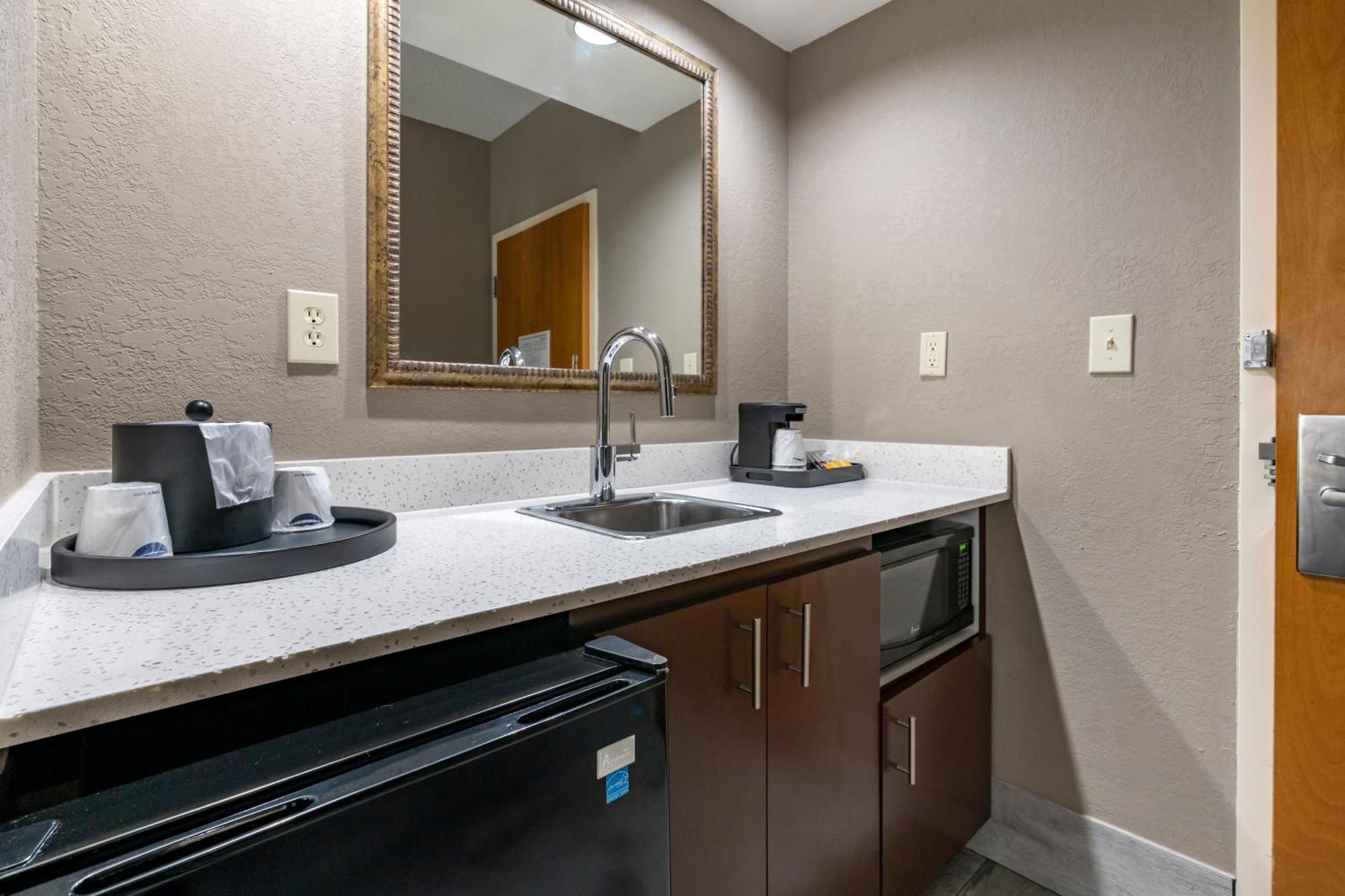 Hampton Inn & Suites Louisville East Exteriér fotografie